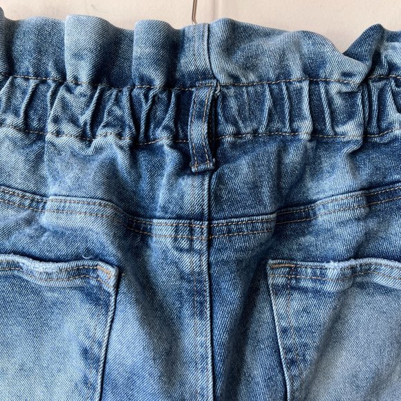 Gently Worn Almost Famous Crave Fame Juniors' Paperbag-Waist Skinny Jeans - Picture 13 of 14